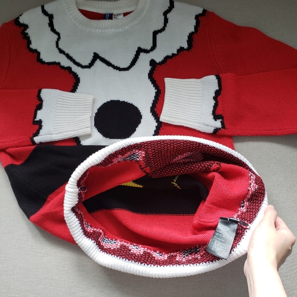 H&M Men's Santa Holiday Sweater - Picture 4 of 6